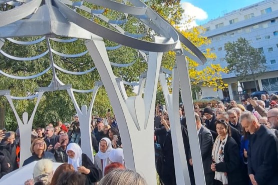 Predsjedavajući Doma naroda PSBiH Kemal Ademović prisustvovao u Beču svečanosti otvaranja spomenika Cvijet Srebrenice 